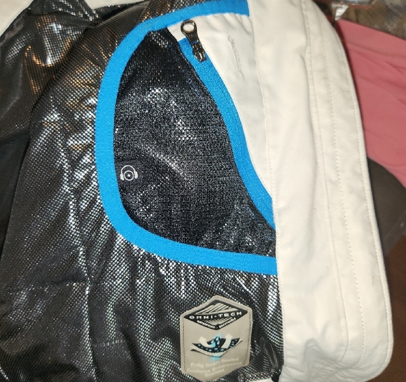 Columbia Women's Black and White Ski Jacket - Picture 6 of 6